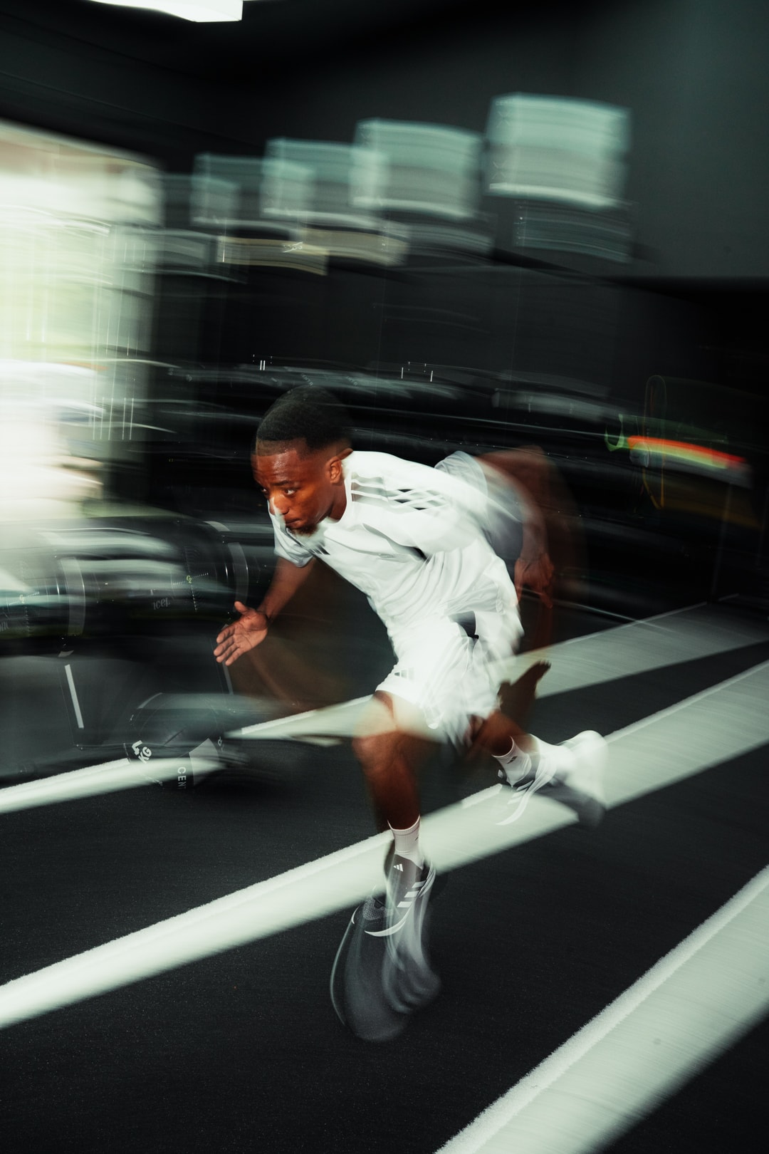 Fußballer im Vollsprint beim Athletiktraining